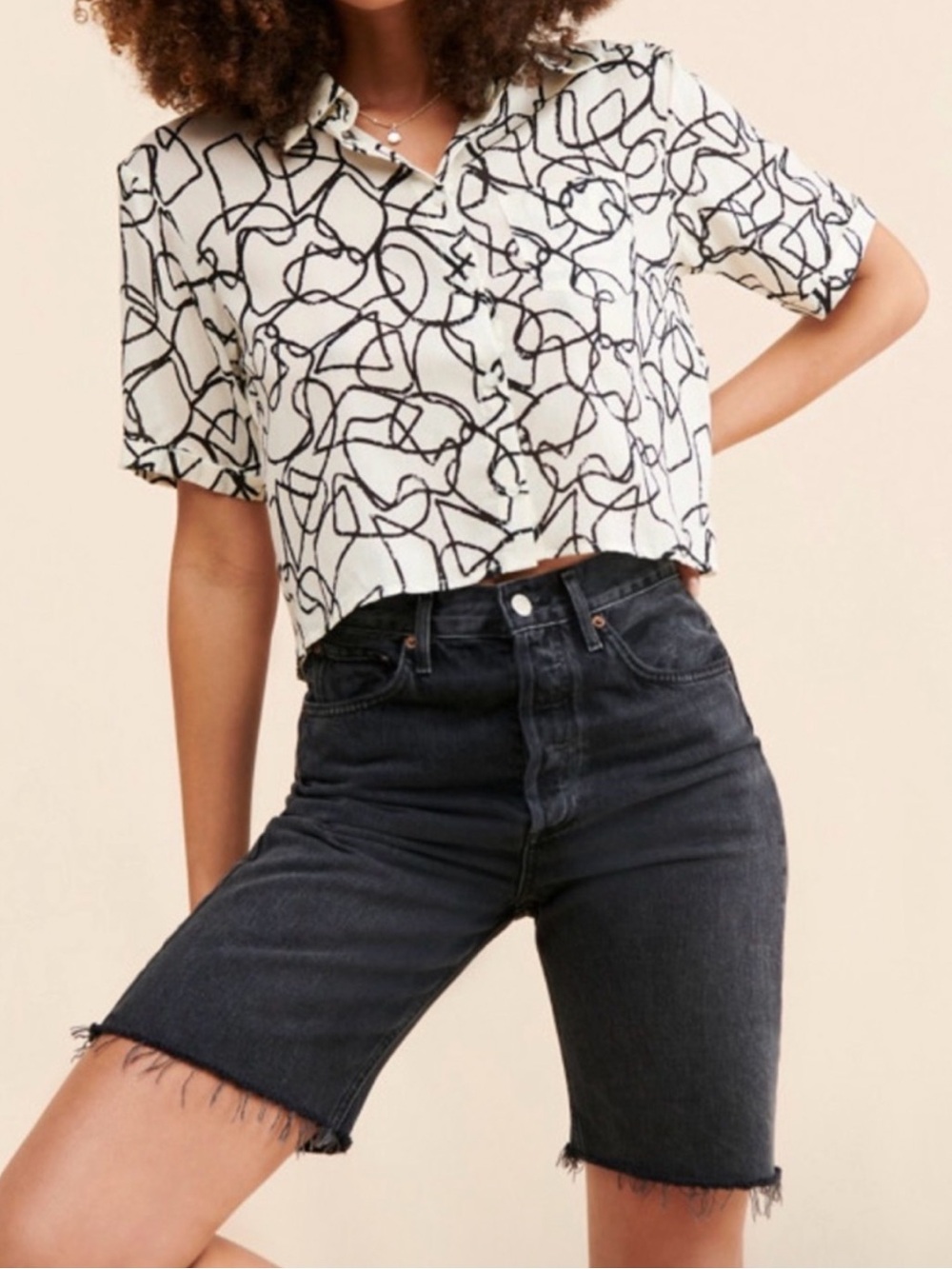 Astr Black & Cream Abstract Cropped Button-Down Shirt